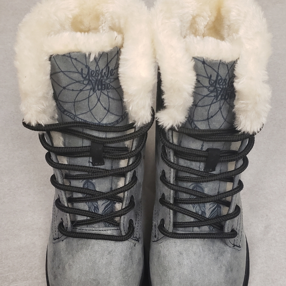 Native boots - Picture 2 of 6